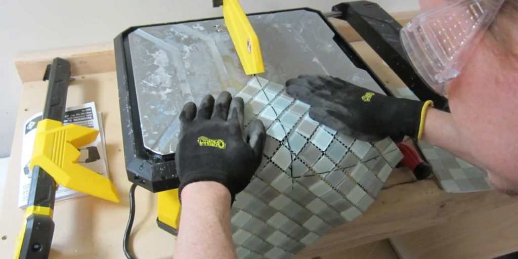 cutting mosaic tiles with saw