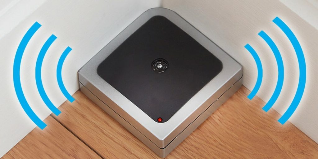 Ultrasonic repeller to fight rats in home