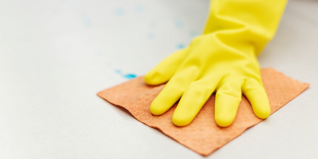 yellow cleaning mitt