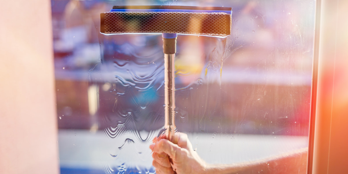 How To Wash Exterior Windows 8 Outdoor Windows Cleaning Tips