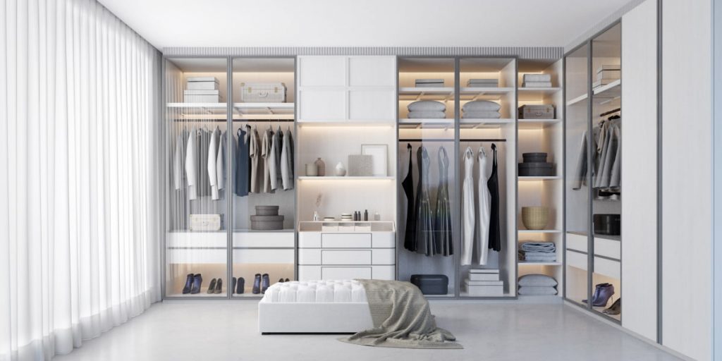 closet with differentiated areas