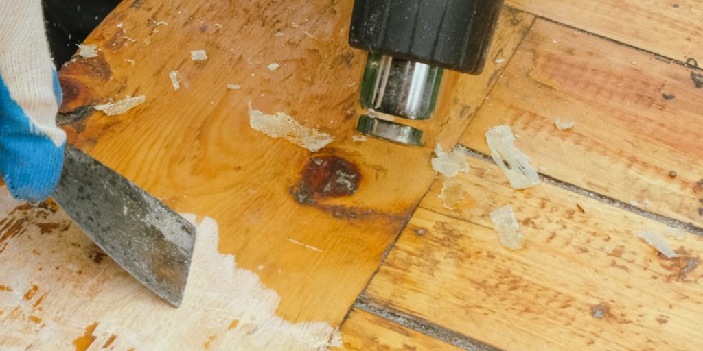 Thermal method to remove paint from the wood floor