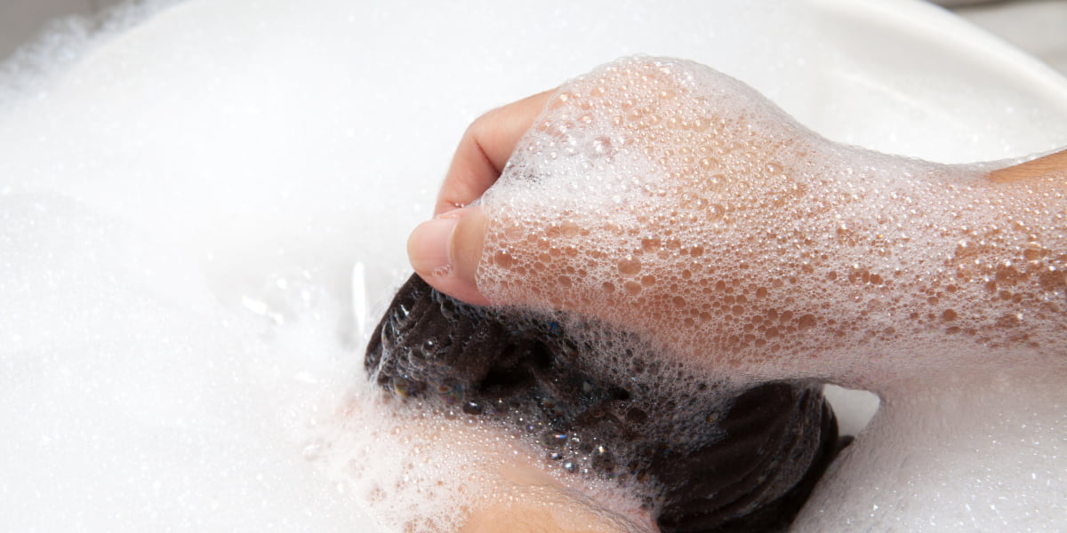 EcoFriendly Laundry How To Hand Wash Clothes In Bath & Sink