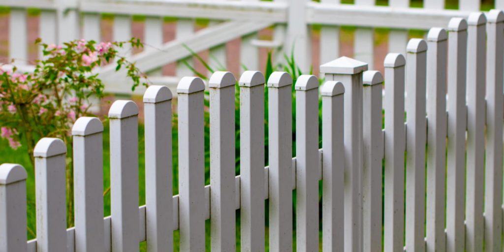 Looking for the right fence for your home? Find out about the most exciting types of wooden fences to choose the option that suits you best!
