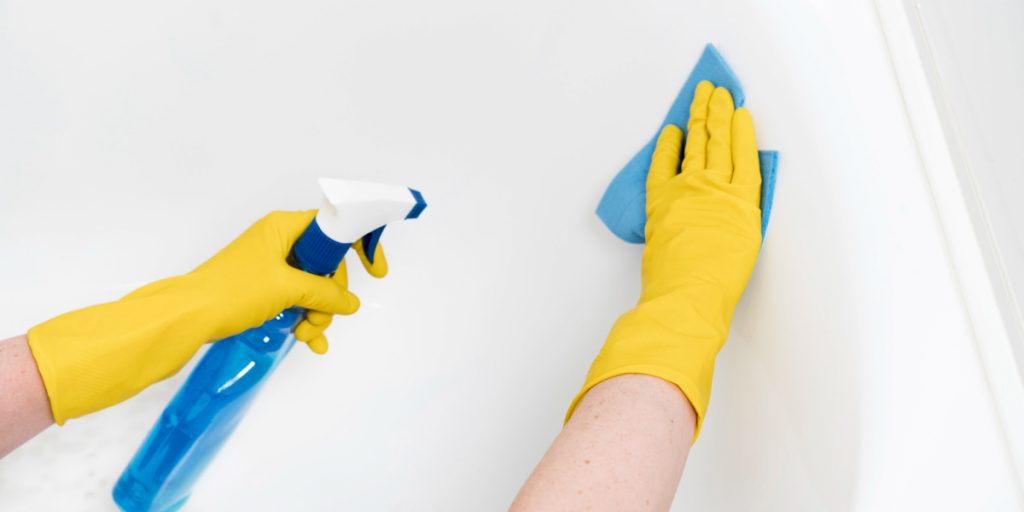 cleaning inside of bathtub