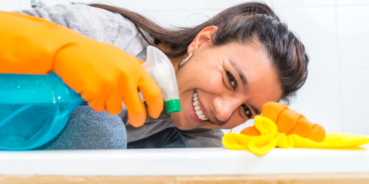 How To Clean Your Bathtub? Use The Best 8 Ways To Save Time!